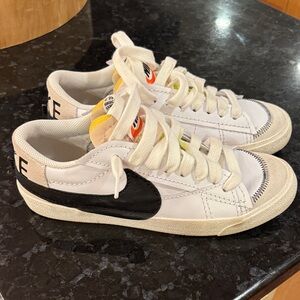 Nike Blazers White and Black Sneakers